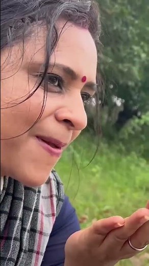 എണ്ണയില്ലാതെ കിടിലൻ മീൻ വറക്കണ്ടേ?😋 അതും പുഴയോരത്തിരുന്ന് മഴ ആസ്വദിച്ച്🥰 | Village Cooking l#shorts