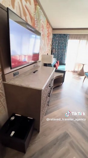 Tour my room at Disney’s Polynesian resort! We stayed at Disney’s Polynesian Resort the second half of our trip and it was AMAZING! This resort is in the Deluxe Resort category and on the monorail line making it an easy commute to Magic Kingdom and Epcot! The pictures do not even come close to doing this place justice! You can sit on the beach and watch the fireworks at the Magic Kingdom, soak up some drinks at Tambu Lounge or Sam’s Grotto, enjoy character breakfast at Ohana’s, or let the kids p