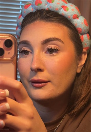 Faux Freckle Makeup Tutorial for a Natural Look