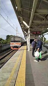 KRL JR di Sts. Matraman, April 2023