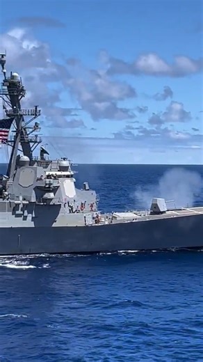 5.9K views · 103 reactions | Tàu khu trục USS Jason Dunham (DDG-109) lớp Arleigh Burke Flight IIA của Hải quân Mỹ huấn luyện bắn đạn thật trên biển. - Kỹ thuật quân sự Hải quân - | Kỹ thuật quân sự Hải Quân | Facebook