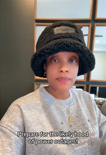 @Lowe’s Project Source Floating 200-Lumen 2 -Adjustable Mode LED Flashlight $7.98 (comes with batteries). Be safe and stay warm! #winterstorm2026 #ice #poweroutage