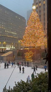 When it snows in New York City , Rockefeller Center ❄️☃️ | New York 4k