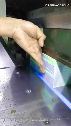 Industrial paper guillotine Trimming thick paper stacks with extreme precision