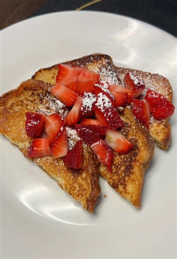 Nueva Receta @adela_recetas Pan Francés con Fresas #frenchtoast #panfrances #desayuno #fyp #adela_recetas