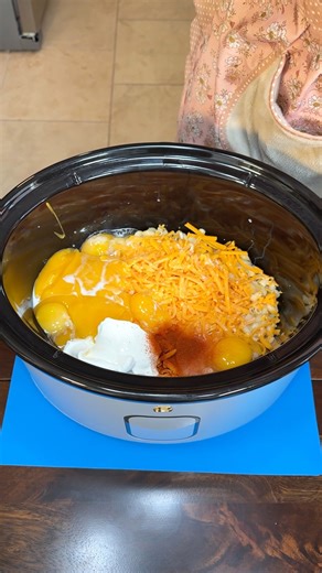 I learned this from Paula Deen! Kyra makes a famous crockpot mac and cheese recipe. | Kyras Kitchen
