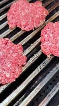 Perfekter Burger grillen: Tipps & Tricks für saftiges Hackfleisch! #shorts