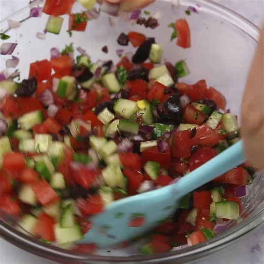 These Creamy Greek Salad Pinwheels are a delicious appetizer any time of the year and everyone loves them! RECIPE: https://www.yellowblissroad.com/greek-salad-pinwheels/ | Yellow Bliss Road