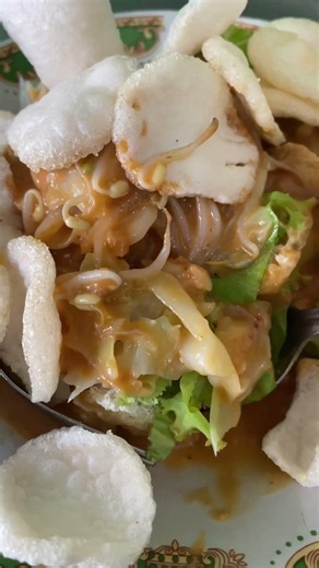 🥗🥜 Gado-Gado dengan Bumbu Kacang Melimpah, Bikin Makan Makin Lahap!