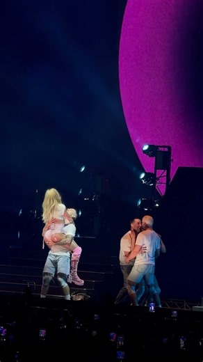 Kesha - T!ts Out Tour / Melbourne / Song: Die Young #Kesha