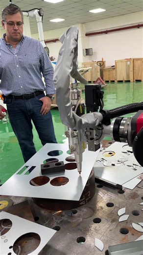 Cutting robot #cuttingrobot #industrialrobot #sixaxisrobot#robotics