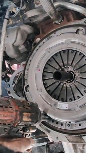 Bolero neo bs6 clutch plate replacement #dancehall #mechanic life