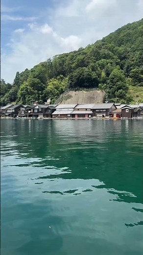 まるで海に浮かぶ町。伊根の舟屋#伊根の舟屋 #IneNoFunaya#京都旅行 #Kyoto#日本旅行 #JapanTravel#絶景 #ScenicViews#海の京都 #SeaOfKyoto