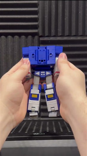Soundwave: Transformers Studio Series 86 Leader Class