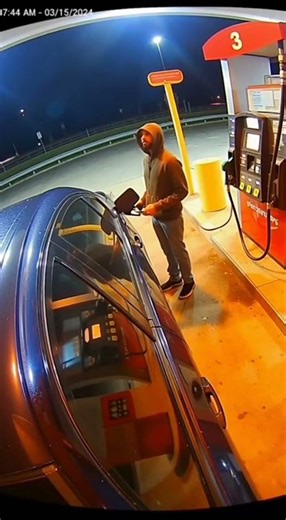 Gas Station Camera Catches Reflection Acting Strange 👁️🚗