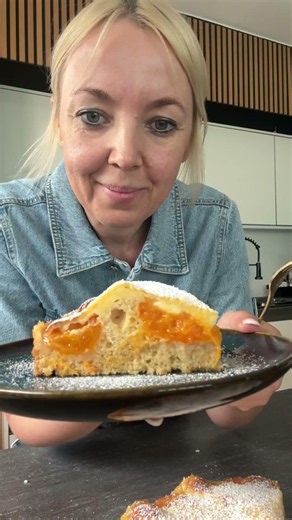 The Perfect Summer Cake 🍑💛 #baking #recipe #delicious #apricotcake