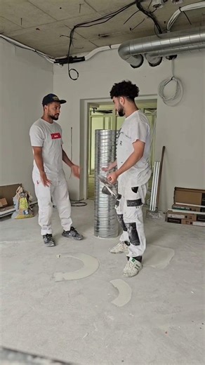 This is why carpet fitting needs teamwork 💪 #FloorWork