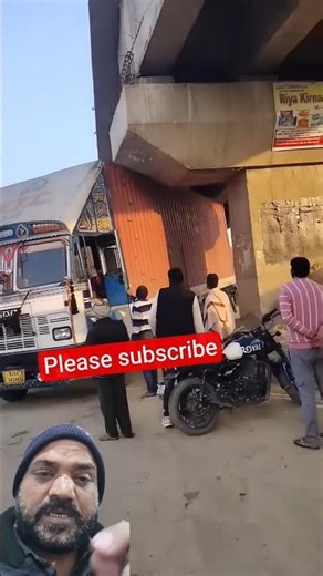 पुल के नीचे से निकल नहीं पाया ट्रक फस गया#viralvideo #truckdriver #youtubeshorts 🚛🚛😱😱🙏🙏