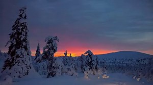 Mistä tunnet sä ystävän? Onko oikea sulle hän? Anna tunturin selvittää, kuka viereesi jää. Kun on kaukana kaikki muut, ja kun päättyvät pitkospuut, kuka rinnallas ruikuttaa, takaisin mennä saa. Ystävän laulu, san. Juha Vainio Kuvat: vatteri Hyöky #pallasyllastunturinkansallispuisto #finnishparks #nationalparks #luontoonfi | Pallas-Yllästunturin kansallispuisto / Pallas-Yllästunturi National Park