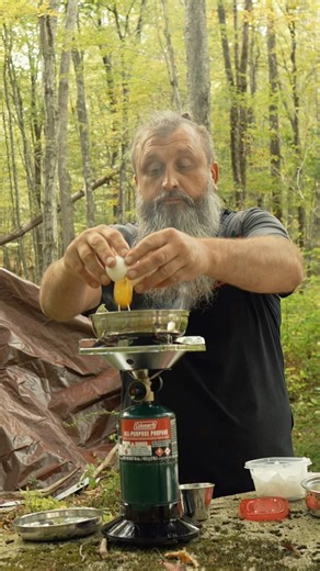 Bushcraft Building a Shelter & Cooking Simple Food Alone in the Forest