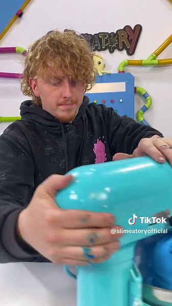 Paul making a mess with slime again @hmmmmpaul @justameerah #slimeatory