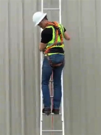 ⚠️ Every year, OSHA records nearly 50,000 injuries caused by falling tools and equipment. The good news? Tool lanyards stop these accidents before they happen. 🚧 That’s why we trust Malta Dynamics to deliver gear that keeps crews secure at every height. 🔗 Meet the C1006 Tool Lanyard 10-Pack—built tough, ANSI/ISEA 121-2018 compliant, and ready to stop dropped tools in their tracks. 💡 Lightweight. Durable. High-visibility. This lanyard is peace of mind in your pocket, whether you’re roofing, bu