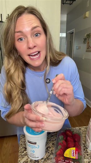 Using Ballerina Farm Farmer Protein Powder - Thi Party Tested to build a quick yogurt bowl tha #ads