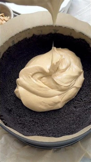 Creamy 7 Ingredient Peanut Butter Pie (Only 10 minutes to make!)