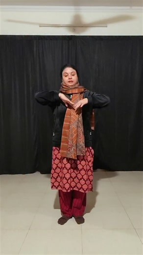 Mahua Shankar | Continuation to every movement is a very vital part of our style #kathak #lucknowgharana #indianclassicaldance #onlinekathakclasses #dancerlife | Instagram