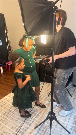Behind the scenes Christmas photo shoot 2025 💚🎄 #coleworldfamily