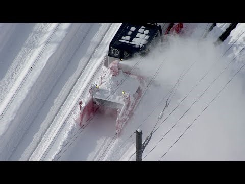 【災害級の大雪】除雪のためJR北海道が最終列車を繰り上げ 利用者は絶句「歩くと1時間」…新千歳空港では到着便の乗客が間に合わない事態に JR側は「代行輸送できない」…緊急バスの運行決定
