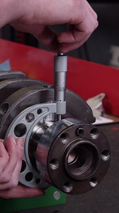 Pat and Frankie of Engine Power have brought back the Backyard Small Block Chevy to reassemble it from scratch in an effort to produce the maximum about of torque and power. But before they put it on the dyno, there's one thing they need to calculate in order to make that happen: compression ratio. | PowerNation TV