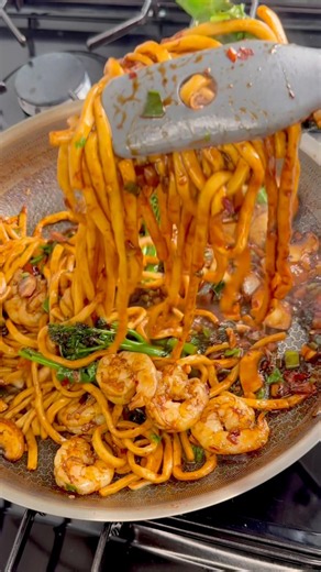Garlic Honey Shrimp Udon Noodles 🍜 🍤 ❤️