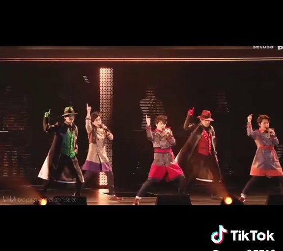 懐かしい嵐コンサートでバックダンスする目黒蓮