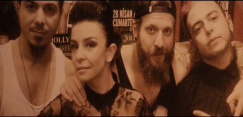 Model - Sen Ona Aşıksın (Kabullenme)