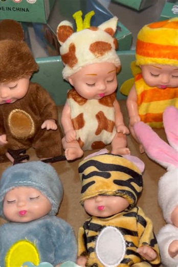 Watch kids get creative and dive into imaginative play with this adorable doll set. It’s perfect for fostering new adventures and building stories.#dollset#creativeplay#festivegift#fashionabledoll#partytoy