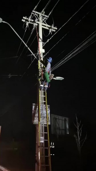 Lineman Safety Tips for High Voltage Work