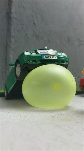 Mercedes-Benz CLK Cabrio Diecast Miniature Car Realistic Scenes #modelcars #diecastcars #mercedes