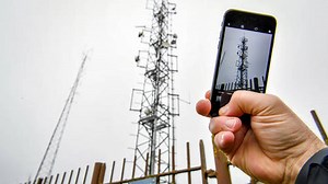 Government released 5G masts guide in bid to dispel 'quack' conspiracy theories | LBC