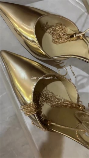 Sur commande on Instagram: "Sublimez votre tenue traditionnelle avec l’élégance d’un escarpin Jimmy Choo disponible sur commande seulement ✨😍 pour passer en commande via un message prive📨 ou a notre boutique Moco à Choupot Oran ♥️✨#JimmyChoo #JimmyChooBridal #LuxuryShoes #DesignerShoes #BridalLuxury #WeddingShoes #LuxuryFashion #HighHeelsLuxury #BridalStyle #ElegantBride #LuxuryBride #WeddingInspiration #FashionLuxury #ChicBride #IconicHeels"