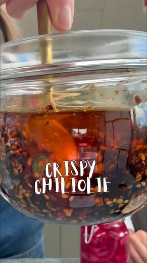 Crispy chiliolie - nem og hurtig opskrift på chiliolie med sprøde løg