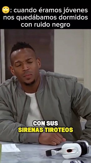 😭¿DORMIDO CON RUIDO NEGRO?🫩 #risasenseries #Netflix #comedy #risas #humorviral #humor | risasEnseries