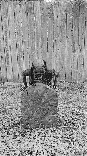 Corpse Riser #silentscreamprops #hauntedhouse #Halloween #skeleton #skulls | Silent Scream Props