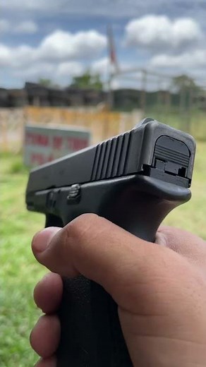 Como apuntar un arma al momento de disparar