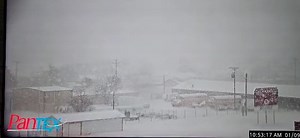 The heavy snow is stacking up in Friona this morning where our weather observer measured 6" as of 11:15 AM! The snow intensity will taper this afternoon across the far southwest Texas Panhandle before ending altogether tonight. Video courtesy of Pantex. | US National Weather Service Lubbock Texas