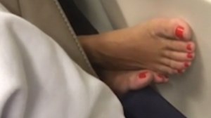 Passenger hilariously 'shames' bare-footed woman on plane