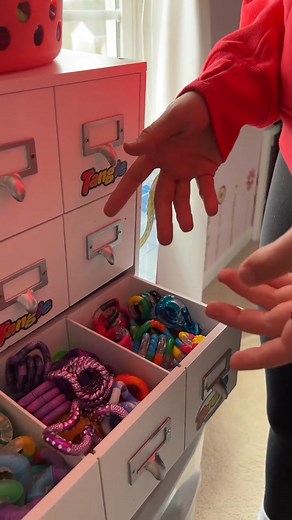 8.6K views · 117 reactions | Is so good at these challenges! ☺️ Fidgets from fidgettoysplusinc  #mrs | Mrs. Bench | Facebook