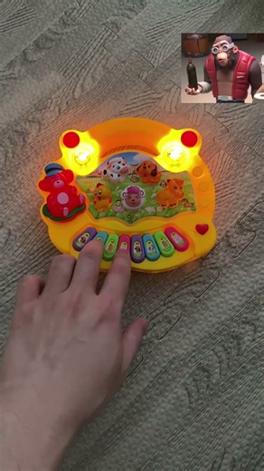 Hiwong Monkeys Song on Toy Piano