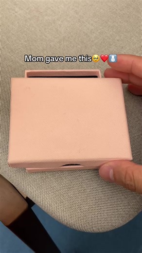 Heartfelt Keychains: Gifts for Daughters from Moms