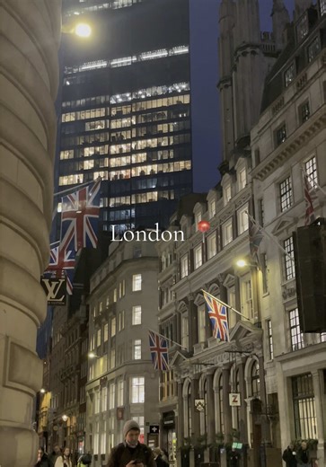 Love it here 🇬🇧💂#london